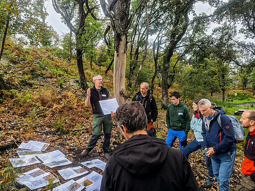 Biodiversität und alte Kulturformen: angeregte Diskussionen in der Eichenselve bei Ur Bar