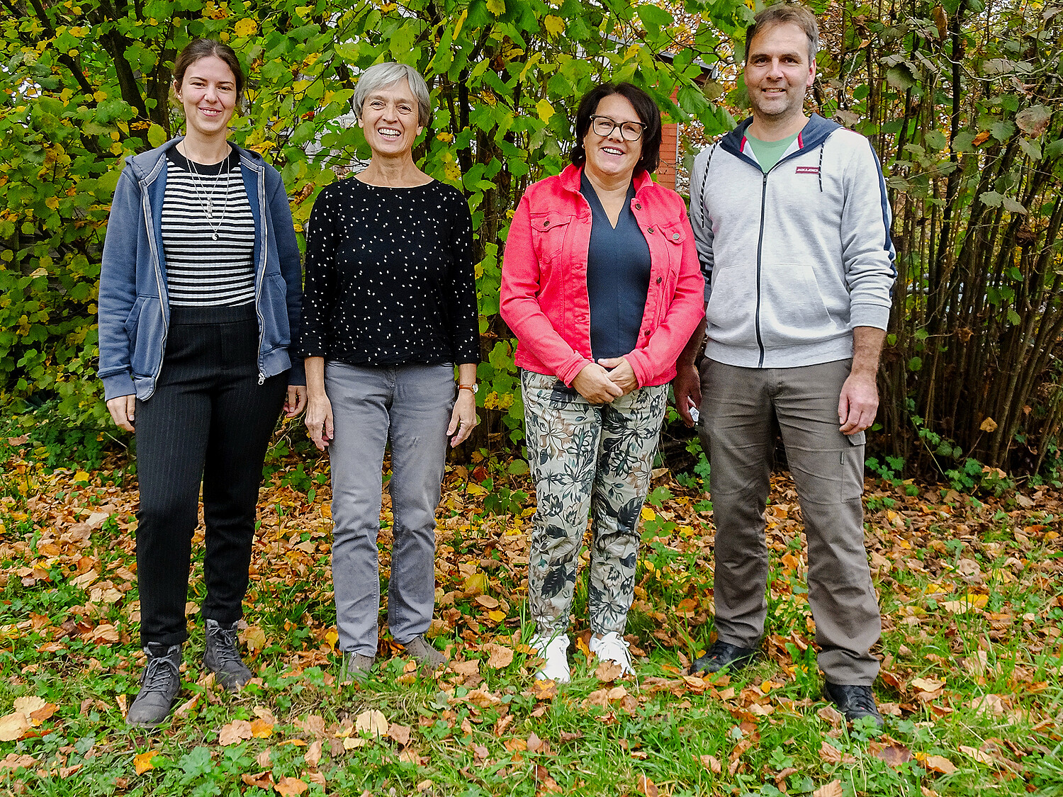 Die Gründungs- und Vorstandsmitglieder der Schweizerischen Gesellschaft Naturtherapie und Waldbaden: Fabienne Kuhn, Martina Föhn, Marlène Fretz und Stefan Riesen (v.l.)