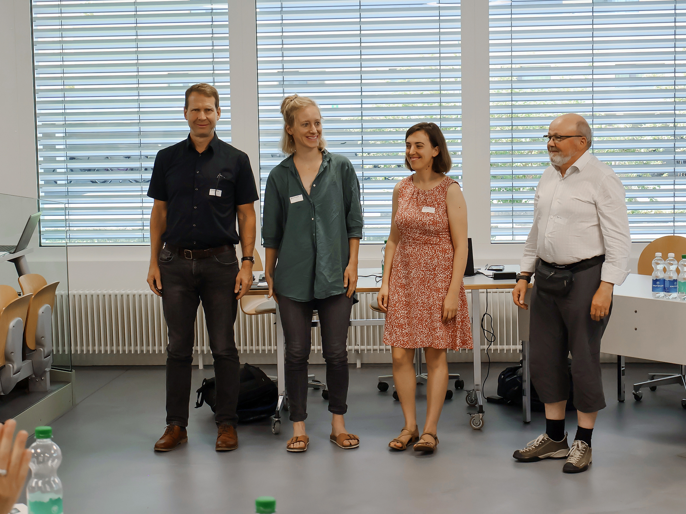Stefan Flückiger, Christine Moos, Noémi Gay und Urs Moser (v.l.n.r.) wurden mit einem kräftigen Applaus wiedergewählt.