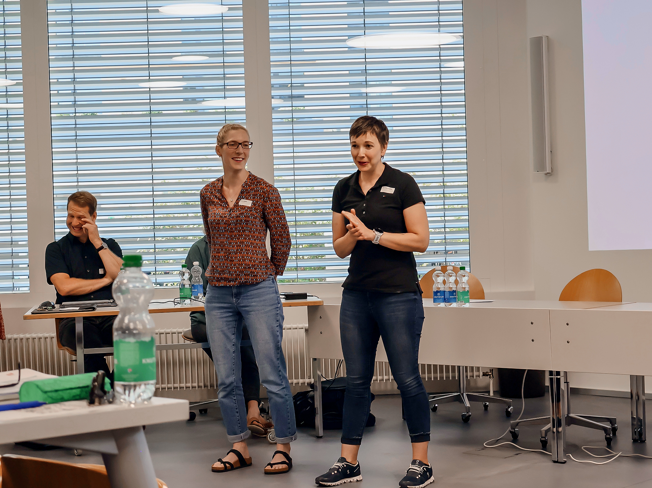 Laetitia Erny (links, Ressort Kommunikation) und Sophie Stroheker (Ressort Wissenschaft) komplettieren den Vorstand.