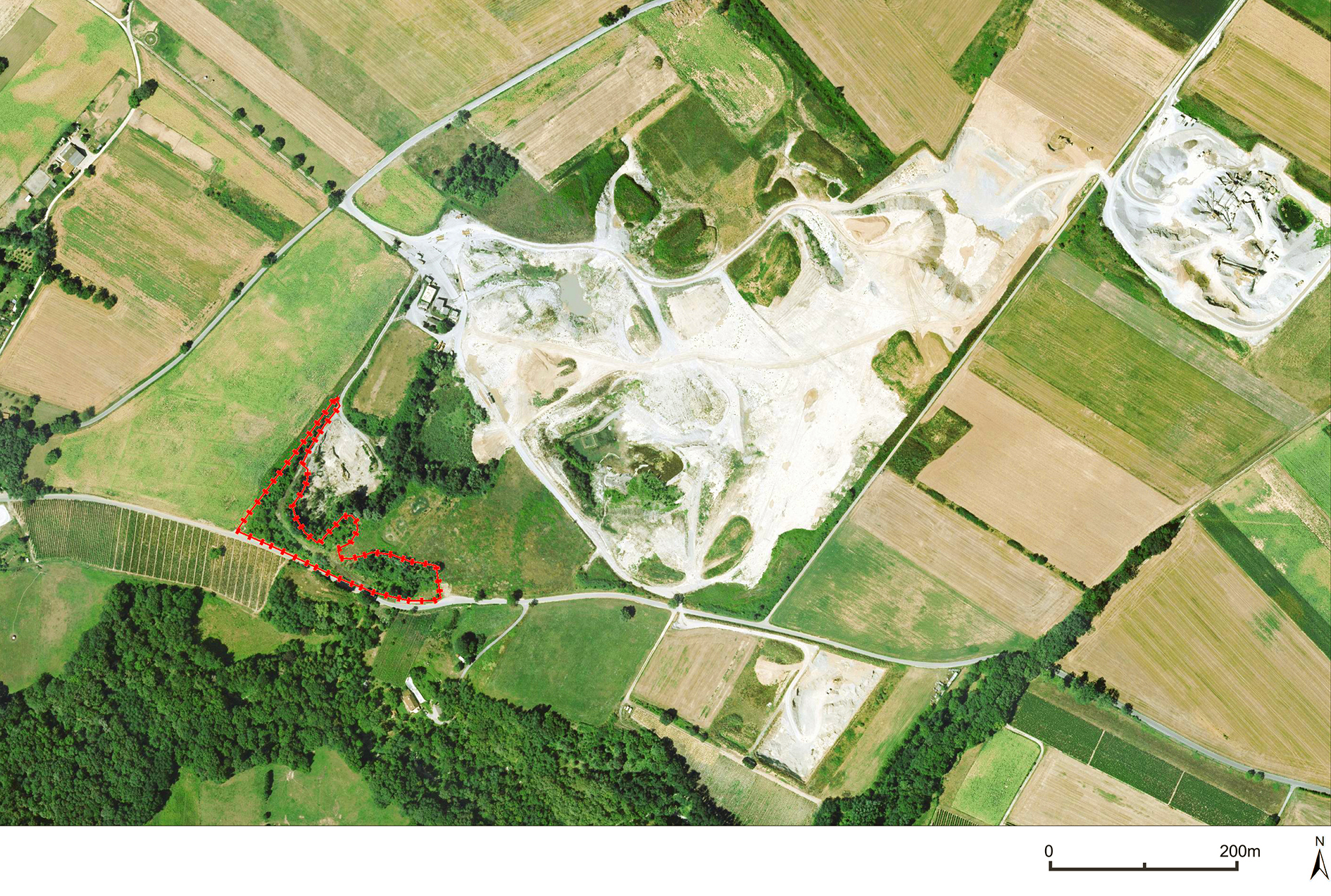 map.sitg.ge.ch_20250515_1225 Fig. 2 A) Une butte s’est reboisée naturellement dans une ancienne gravière à Avusy, situation en 2005. B) En 2023, cette surface a été rendue à l’agriculture.